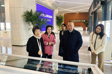 01-讲解参观展厅_副本.jpg