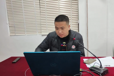 2吴学青主持会议_副本.jpg